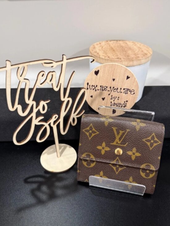 LV015. Louis Vuitton, Monogram, Elise, Bi-fold Wallet - Picture 1 of 5